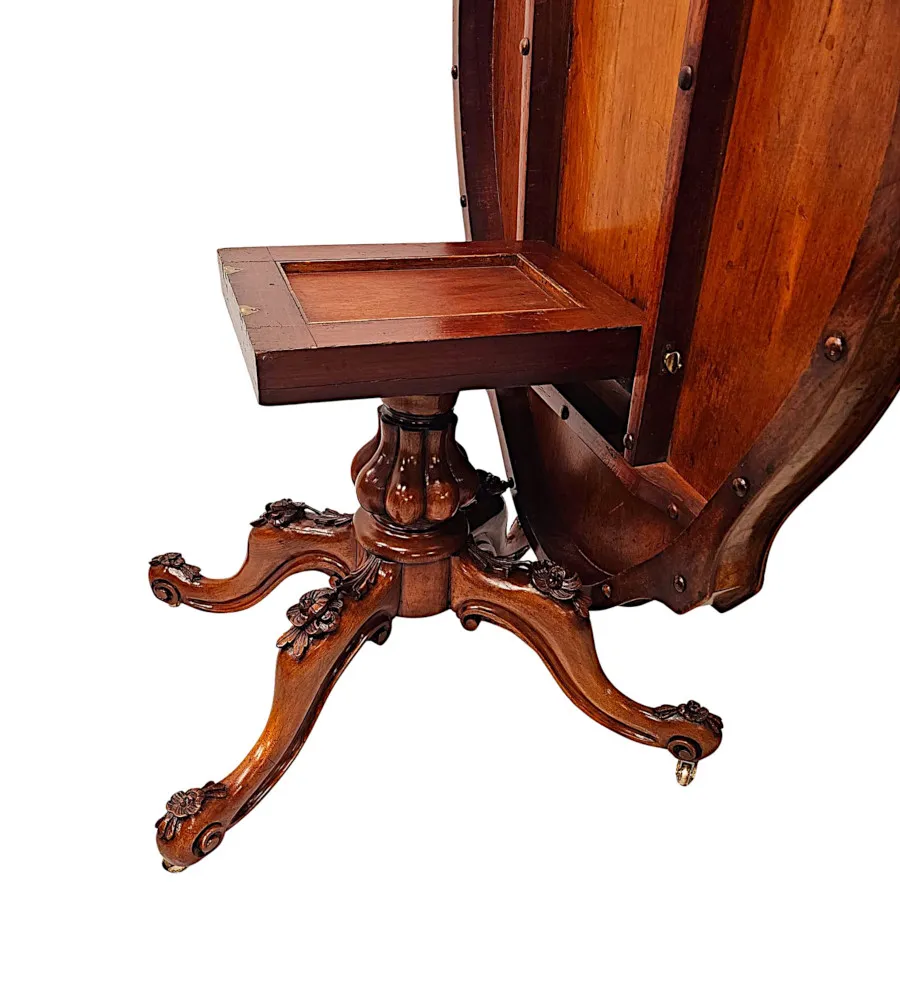  A Gorgeous Irish 19th Century Fully Restored Centre or Dining Table in the Manner of Strahan